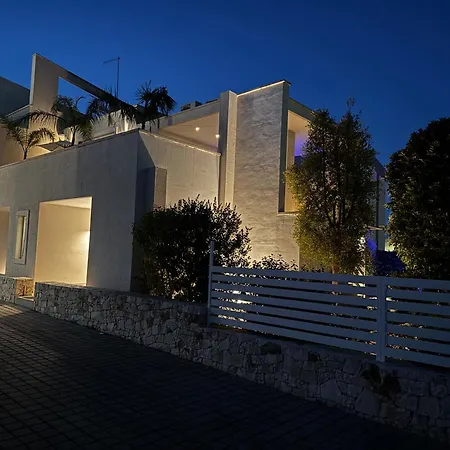 Palms Bed and breakfast 4*